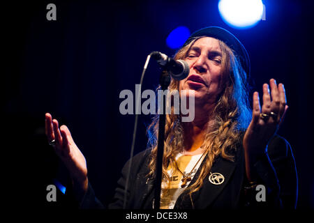 CRICKHOWELL, UK. 15. August 2013. Patti Smith führt auf der weit, Bühne am Green Man Festival. Bildnachweis: Polly Thomas / Alamy Live News Stockfoto