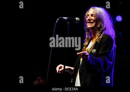 CRICKHOWELL, UK. 15. August 2013. Patti Smith führt auf der weit, Bühne am Green Man Festival. Bildnachweis: Polly Thomas / Alamy Live News Stockfoto