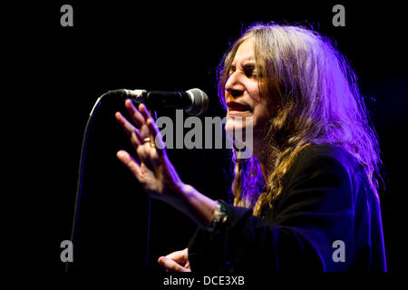 CRICKHOWELL, UK. 15. August 2013. Patti Smith führt auf der weit, Bühne am Green Man Festival. Bildnachweis: Polly Thomas / Alamy Live News Stockfoto