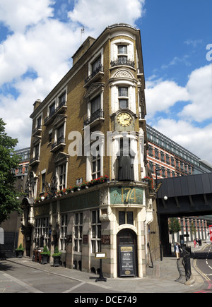 Schwarzer Mönch Pub, Blackfriars, London, England UK EC4V 4E Stockfoto