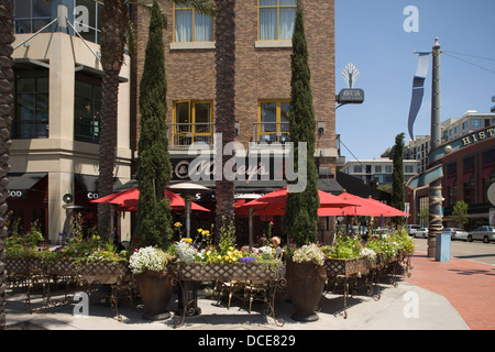 LOU & MICKYS OUTDOOR BÜRGERSTEIG RESTAURANT GASLIGHT DISTRICT FIFTH AVENUE DOWNTOWN SAN DIEGO KALIFORNIEN USA Stockfoto