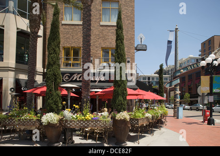 LOU & MICKYS OUTDOOR BÜRGERSTEIG RESTAURANT GASLIGHT DISTRICT FIFTH AVENUE DOWNTOWN SAN DIEGO KALIFORNIEN USA Stockfoto