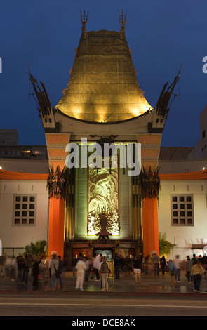 TCL CHINESE THEATER (© MAYER & HOLLER 1927 / BEHR BROWERS 2000) WALK OF FAME HOLLYWOOD BLVD-LOS ANGELES-KALIFORNIEN-USA Stockfoto