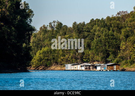 USA, Louisiana, Atchafalaya Basin, mit C. C. Lockwood, Hausboote auf großen flachen Verlängerung. Stockfoto