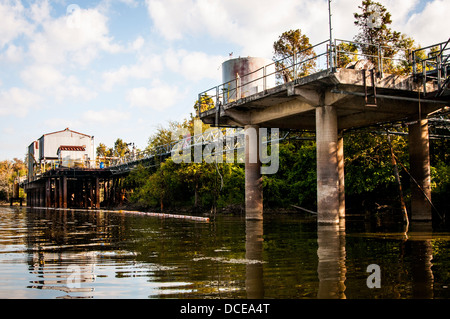 USA, Louisiana, Atchafalaya Basin, Bayou Sorrell Shell Oil Field aufgegeben... Stockfoto