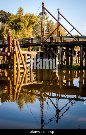 USA, Louisiana, Atchafalaya Basin, Butte LaRose Pontonbrücke, Nordseite auf Herman Dupuis Rd. Stockfoto