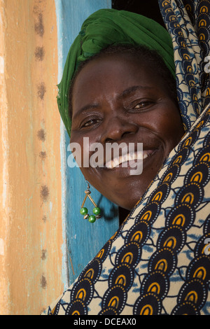 Lächelnde senegalesische Frau, Nixo Dorf, in der Nähe von Sokone, Senegal Stockfoto