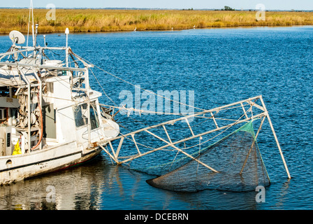 USA, Louisiana, Atchafalaya Basin, Garnelenfischerei Boot nach Terrabonne Bay über die Petit Caillou Bayou, südlich von Dulac ausgehen. Stockfoto