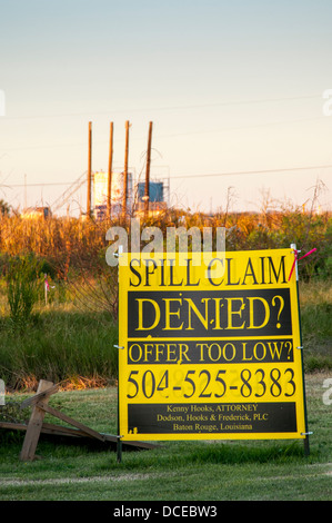 USA, Louisiana, Atchafalaya Basin, Terrabonne Pfarrei Route 56, anmelden Rasen für Spill Ansprüche von BP Oil Spill. Stockfoto
