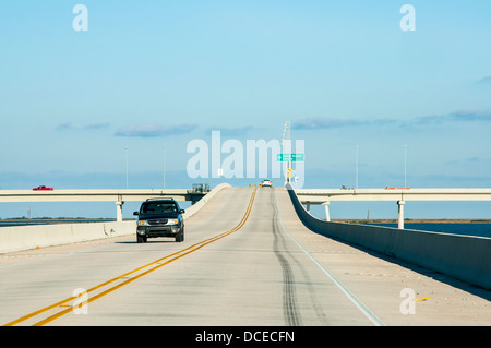 USA, Louisiana, Atchafalaya Basin, Leeville, Grand Isle Damm und Brücke. Stockfoto