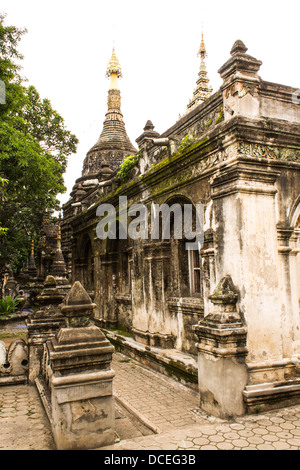 Chedi und Ubosot Shan Stil im Wat Papoa, Chiangmai Thailand Stockfoto