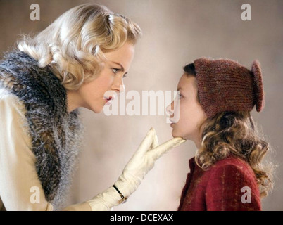 DER goldene Kompass 2007 Metropolitan Filme Film mit Nicole Kidman auf der linken Seite und Dakota Blue Richards Stockfoto