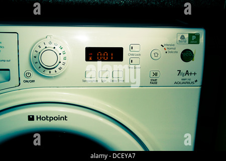 Nahaufnahme des Conytrol Panel on automatische Waschmaschine Stockfoto