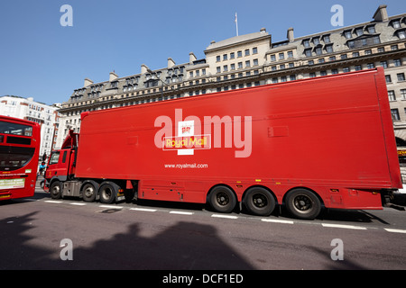 Königliche Post Straßenverkehr artikuliert LKW tragen Post London England UK Stockfoto