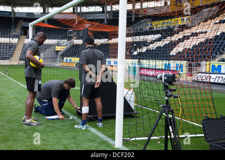 Hawk-Eye Torlinie Technologie installiert und bei Hull City Fußball kalibriert Stockfoto