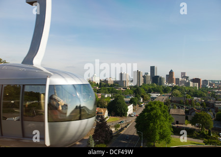 PORTLAND AERIAL TRAMWAY AUTO SKYLINE VON DOWNTOWN PORTLAND OREGON USA Stockfoto