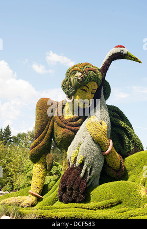 Mosaicultures International de Montréal-Skulptur von Xu Xiu Juan - eine wahre Geschichte über ein chinesisches Mädchen, das rote Krone Krane geliebt. Stockfoto