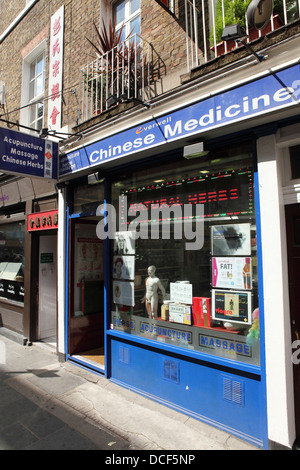 Eine traditionelle chinesische Medizin Shop in Chinatown, London, England. Stockfoto