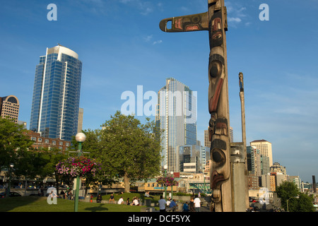 CEDAR TOTEM POLE VICTOR STEINBRÜCK PARK ELLOIT BAY DOWNTOWN SEATTLE WASHINGTON STATE, USA Stockfoto