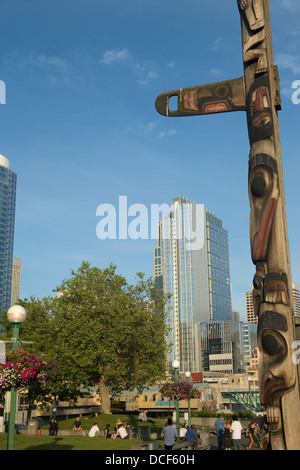 CEDAR TOTEM POLE VICTOR STEINBRÜCK PARK ELLOIT BAY DOWNTOWN SEATTLE WASHINGTON STATE, USA Stockfoto