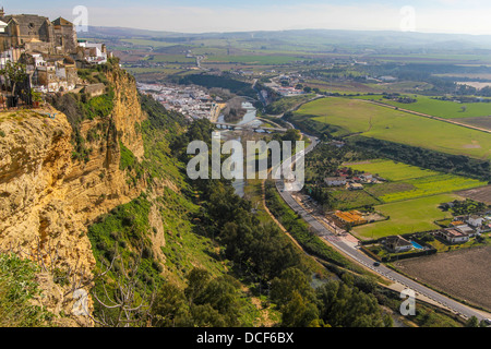 Arcos De La Frontera, eines der schönsten weißen Dörfer (Pueblos Blancos) von Andalusien, Spanien. Stockfoto