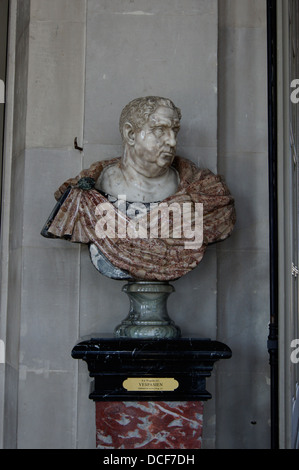 17. Jahrhundert Marmor-Büste von Florenz, Italien, von Vespasian (9-79), erste römische Kaiser der Flavian Dynastie, auf dem Display an Stockfoto