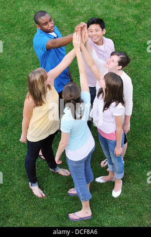 Eine vielfältige Gruppe von jungen Erwachsenen Stockfoto