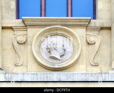 Étienne Geoffroy Saint-Hilaire. Fünfte Maskaron (links), Fassade der Grande Galerie de l im Jardin des Plantes von Pari Stockfoto