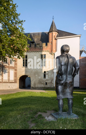 Statue der Stroppendrager des Künstlers Chris De Mangel im Prinsenhof / Prince Court / Dark Gatter in Gent, Flandern, Belgien Stockfoto