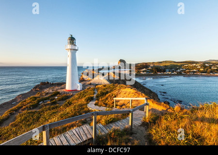 Castlepoint Leuchtturm, Wairarapa, Neuseeland, bei Sonnenaufgang. Stockfoto