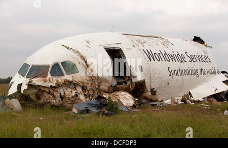 Wrack der ein UPS Airbus A300 Frachtflugzeug, das nahe dem Flughafen tötete beide Besatzungsmitglieder 15. August 2013 in Birmingham, AL abgestürzt. Stockfoto