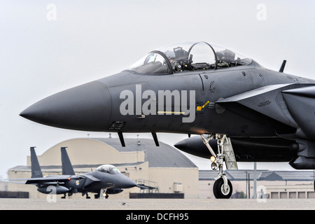 Republik von Korea Air Force F - 15K Kämpfer Flugzeug Taxi über den Laufsteg während rote Fahne Alaska 12. August 2013 Eielson Air Force Base, Alaska. Stockfoto