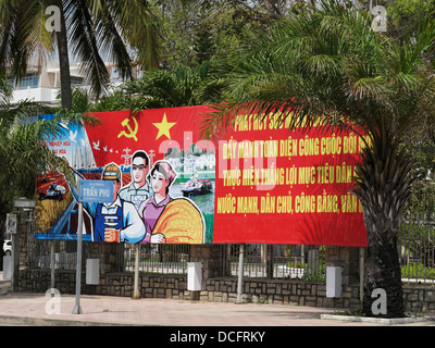 Eine kommunistische Propaganda-Plakat in Nha Trang, Vietnam. Stockfoto