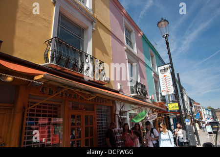 Am berühmten Portobello Road im Stadtteil Notting Hill, London, UK... Der Ort wo berühmte Märkte für Antiquitäten und Nick-Schnack. Stockfoto