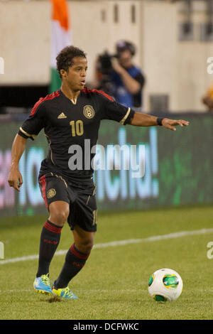 14. August 2013 - East Rutherford, New Jersey, USA - 14. August 2013: Nationalmannschaft Mittelfeldspieler sieht Giovani Dos Santos (10) um ein Spiel während der internationalen freundlich zwischen Mexiko und Côte d ' Ivoire an Met Life Stadium, East Rutherford, NJ entsprechen zu machen. Mexiko gegen Côte d ' Ivoire 4-1. Stockfoto