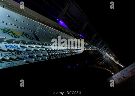 Brücke auf eine ruhige Nacht in Nischni Nowgorod Stockfoto