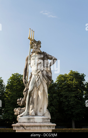 Statue von Neptun am Schloss Nymphenburg, München Stockfoto