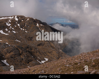 Ein Blick auf die abgelegenen Bergregionen A' Mhaighdean gesehen von Ruadh Stac Mor, Schottisches Hochland, Schottland, Vereinigtes Königreich Stockfoto