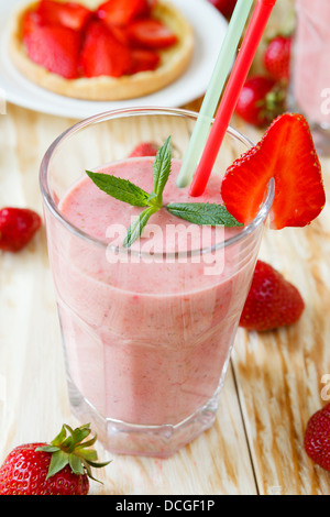 Erdbeer-Shake und Erdbeer Dessert, Nahaufnahme Stockfoto