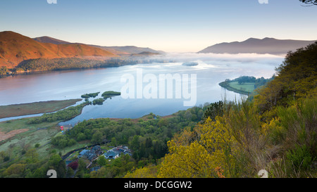 Blick über Derwent Water aus Überraschung, Nationalpark Lake District, Cumbria, England, Vereinigtes Königreich, Europa Stockfoto