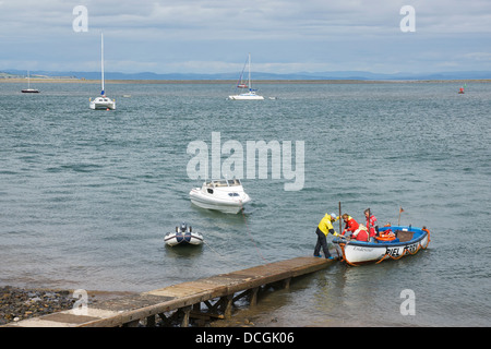 Passagiere auf der Fähre Piel Island, South Lakeland, Cumbria, England UK Stockfoto