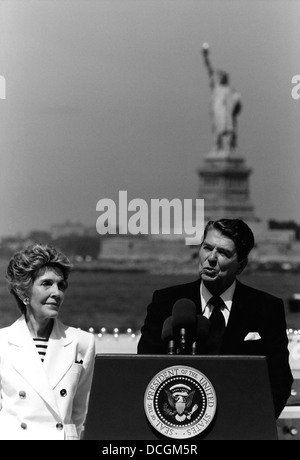 Digital restaurierten Foto von Präsident Ronald Reagan und Nancy Reagan Stockfoto