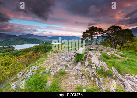 Blick vom Castlehead Holz Aussichtspunkt in der Nähe von Castlerigg Dorf in Richtung Keswick, Lake District National Park. Stockfoto