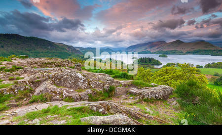 Blick vom Castlehead Holz Aussichtspunkt in der Nähe von Castlerigg Dorf über Derwent Water (Derwentwater) in Richtung Derwent Fells. Stockfoto