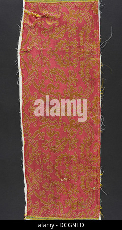 Dieses Textilfragment, „M.44.3,47“, Teil der Sammlung des Los Angeles County Museum of Art (LACMA), ist ein bedeutendes Beispiel für antike Textilarbeiten. Das Fragment ist mit aufwändiger Baumwollstickerei versehen, die die feine Handwerkskunst und dekorative Kunsttechniken dieser Zeit zeigt. Stockfoto