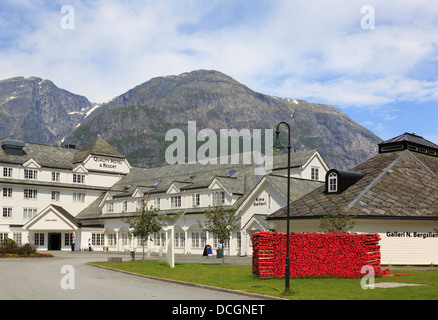 Quality Hotel and Resort und Galerie in Eidfjord Dorf am Eidfjorden, Måbødalen, Hardanger, Hordaland, Norwegen, Skandinavien Stockfoto