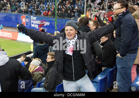 Die legendäre Fans aus der Frankfurter Fußball-Club Eintracht während des Spiels in Hamburg feiern Stockfoto