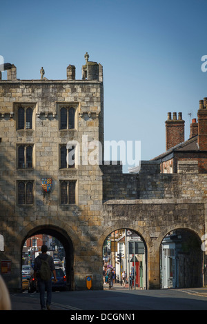 Micklegate zeremonielle Eingang zur alten römischen Bar ummauerten Wand Wände Stadt von York, Yorkshire, England Barbakane Turm Stockfoto