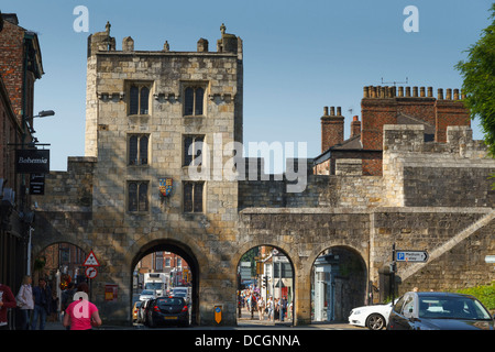 Micklegate zeremonielle Eingang zur alten römischen Bar ummauerten Wand Wände Stadt von York, Yorkshire, England Barbakane Turm Stockfoto