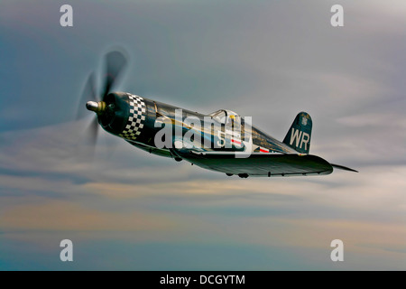 Eine Vought F4U-5 Corsair in VMF-312 Markierungen während des Koreakrieges, Oshkosh, Wisconsin überfliegen. Stockfoto